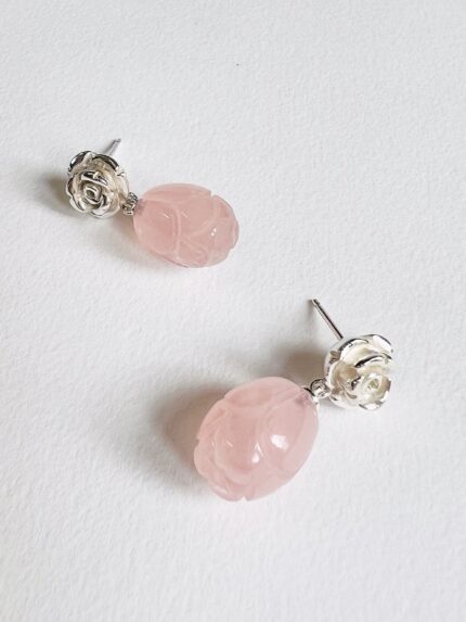 oorringen-zilver-roosjes-roze-rozenkwarts-marie-benedicte-juweelontwerp