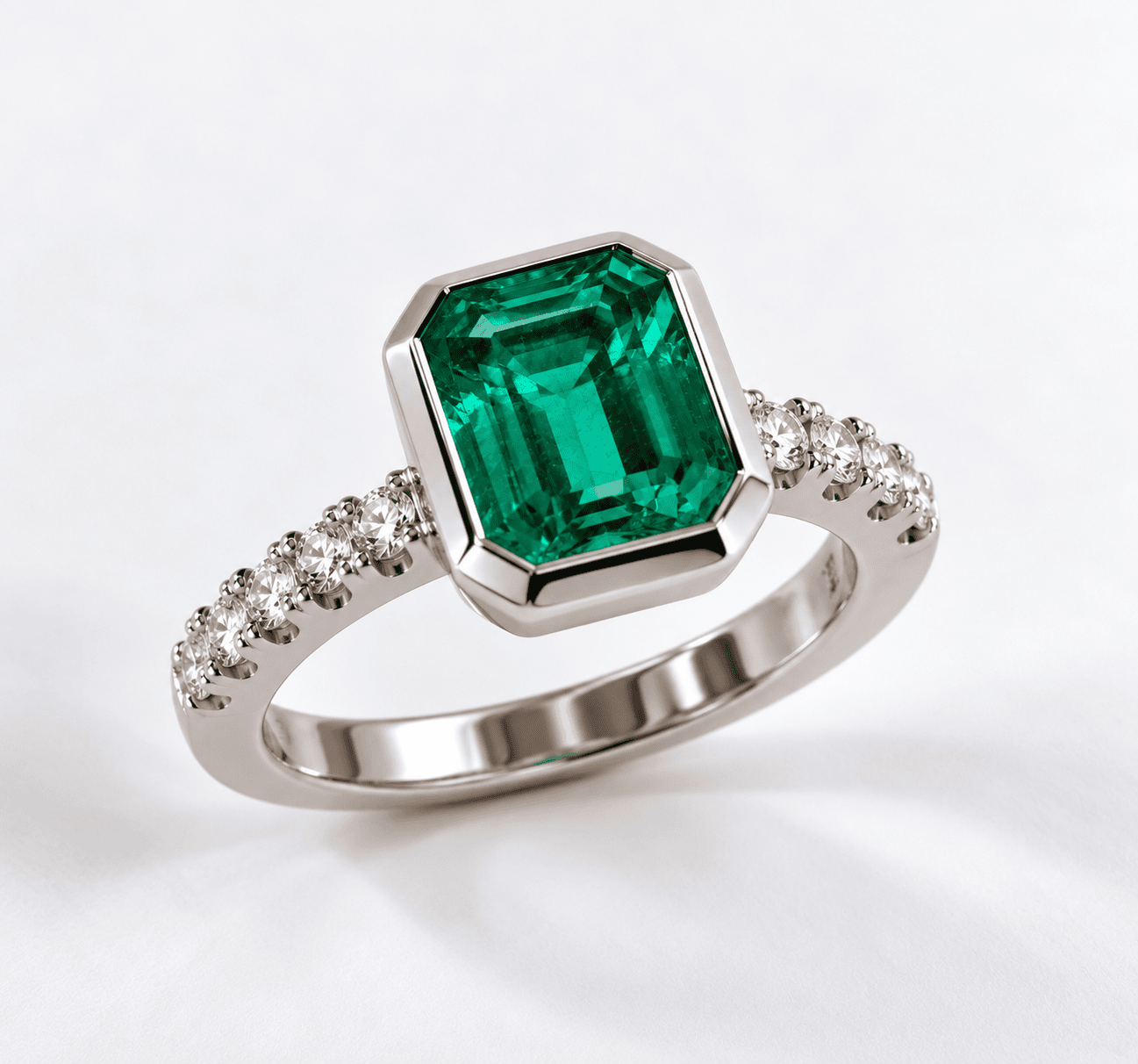 verlovingsring-smaragd-witgoud-diamanten verlovingsring-smaragd-witgoud-diamanten